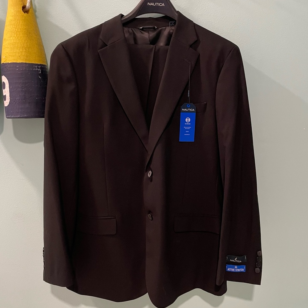 NWT Men’s Nautica Modern Fit Bi-Stretch Suit